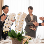 昇進祝いの司会進行ガイド｜挨拶文例からプレゼントまで解説