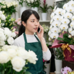 名護市のお悔やみ情報の探し方と供花のマナー｜胡蝶蘭を贈る際の手順
