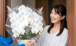 義理姉の新築祝いを成功させるマナーと相場｜喜ばれる胡蝶蘭ギフトの選び方